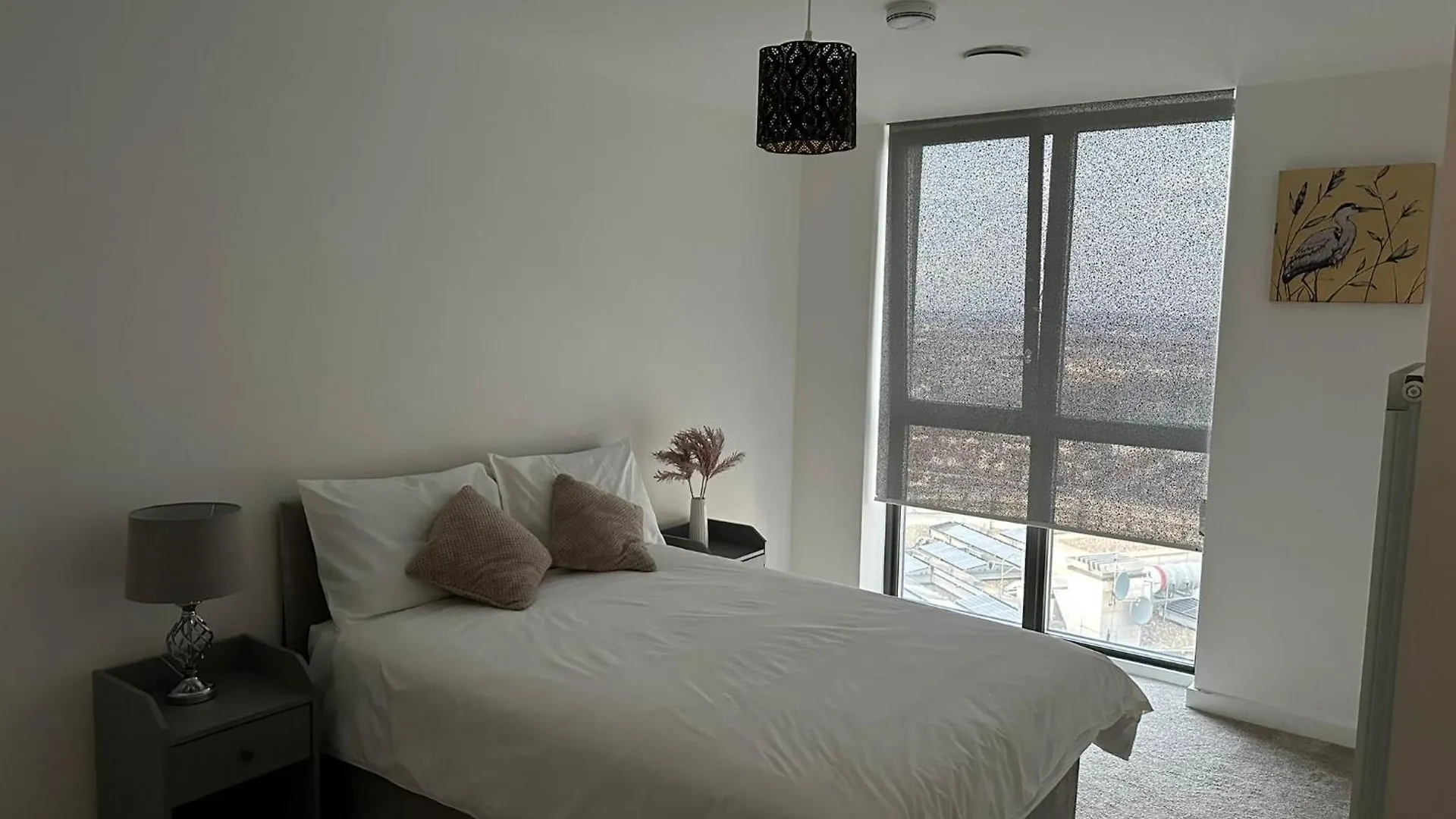 Immaculate 2-Bed Apartment In East London